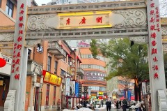 十堰吉慶街集裝箱商亭安裝到位